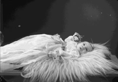 Porträtt av ett barn. Ateljefoto.