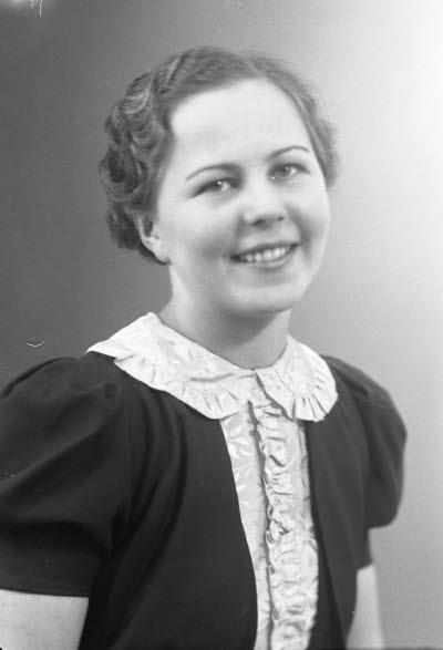 Porträtt av en dam. Ateljefoto.