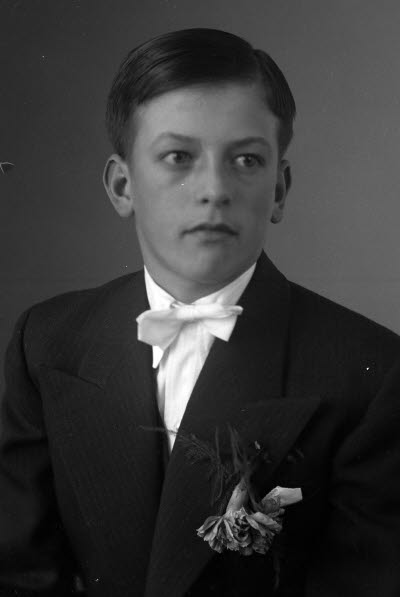 Porträtt av en pojke. Ateljefoto.