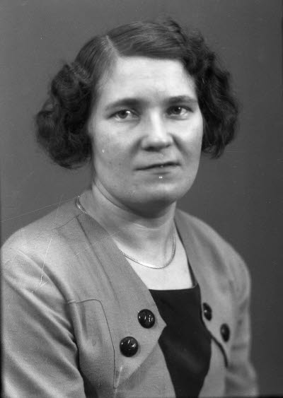 Porträtt av en dam. Ateljefoto.