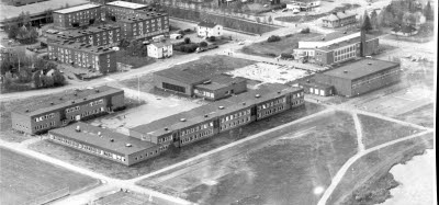 Flygfoto, Gällivare: Parkgatan/Hellebergsvägen. Sjöparksskolan, simhall; badhus.