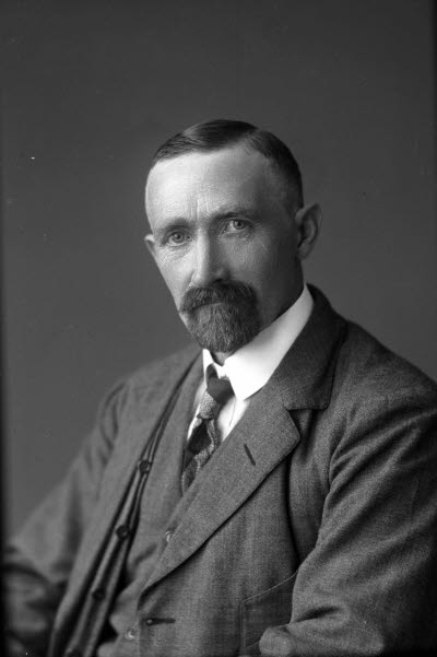 Porträtt av en herre. Ateljefoto.