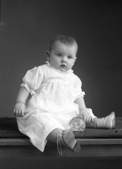 Porträtt av ett barn. Ateljefoto.