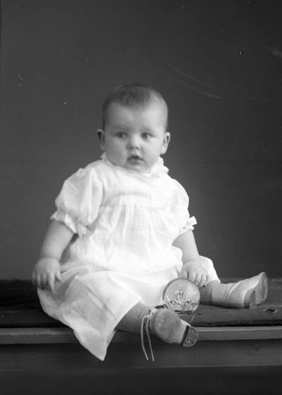 Porträtt av ett barn. Ateljefoto.