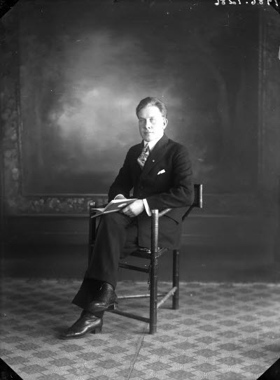 Porträtt av en herre. Ateljefoto.