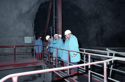 Näringsminister Per Westerberg på besök hos LKAB i Malmberget 1994-08-16.