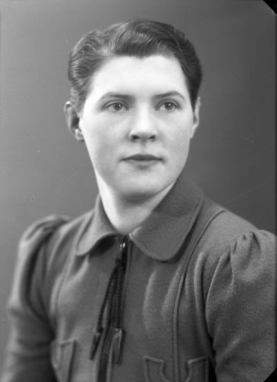 Porträtt av en dam. Ateljefoto.