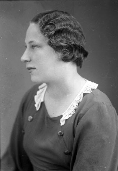 Porträtt av en dam. Ateljefoto.