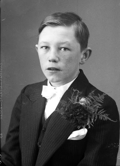 Porträtt av en pojke. Ateljefoto.