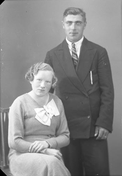 Porträtt av ett par. Ateljefoto.