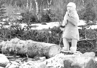 Träskulptur av träsnidaren Svante Oskarsson, Nattavaara.