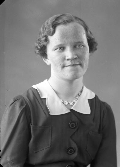 Porträtt av en dam. Ateljefoto.