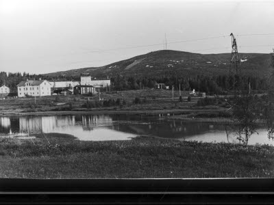 Andra Sidan med Dundret i bakgrunden. Top-Bryggeriet, Vassara älv.