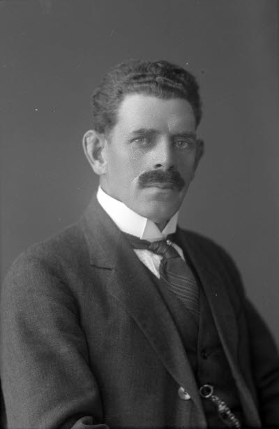 Porträtt av en herre. Ateljefoto.