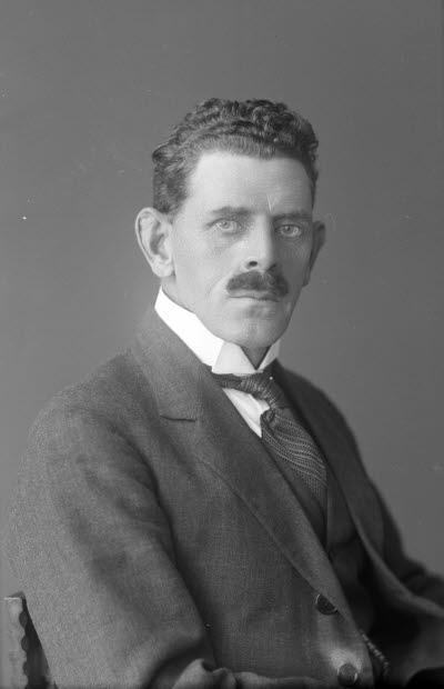 Porträtt av en herre. Ateljefoto.